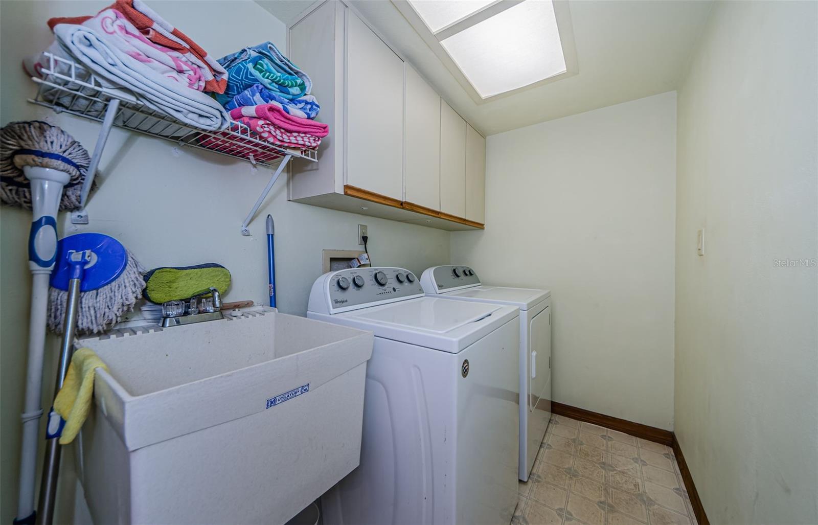 1004 ROSETREE LN