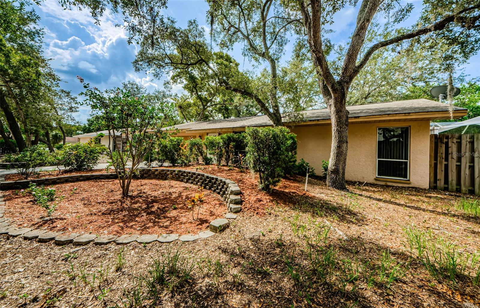 1004 ROSETREE LN