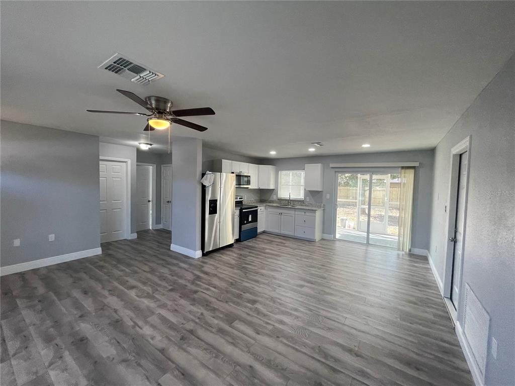 8654 FOX HOLLOW DR