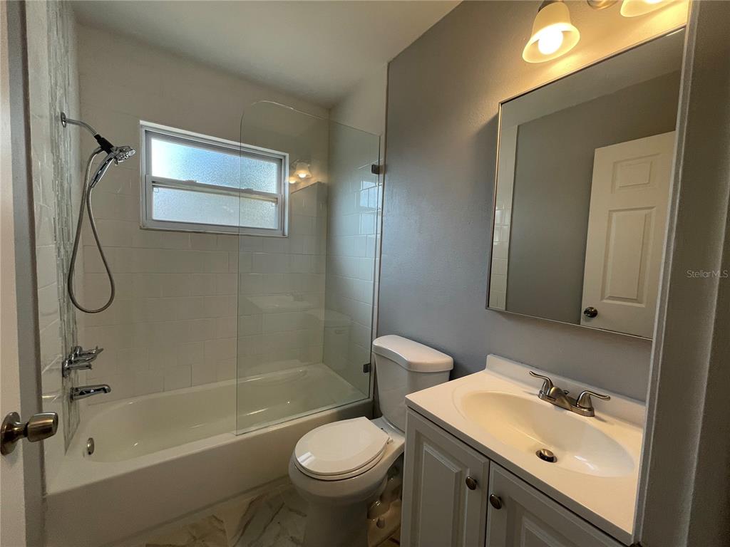 8654 FOX HOLLOW DR