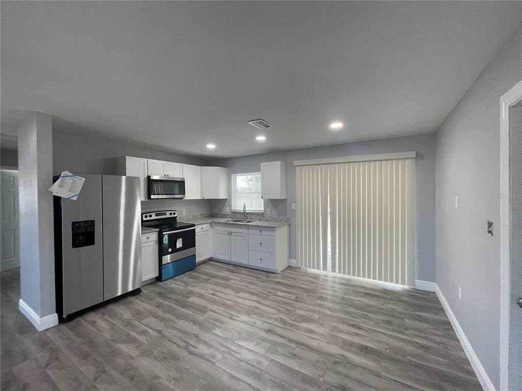 8654 FOX HOLLOW DR