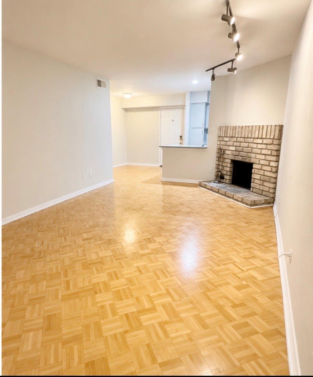4633 Wild Indigo Street # 555