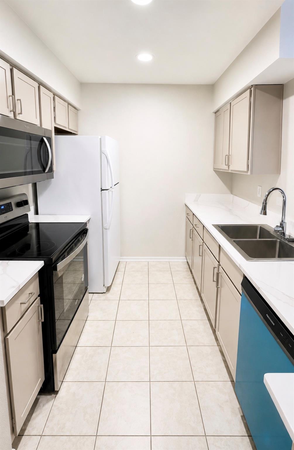 4633 Wild Indigo Street # 555