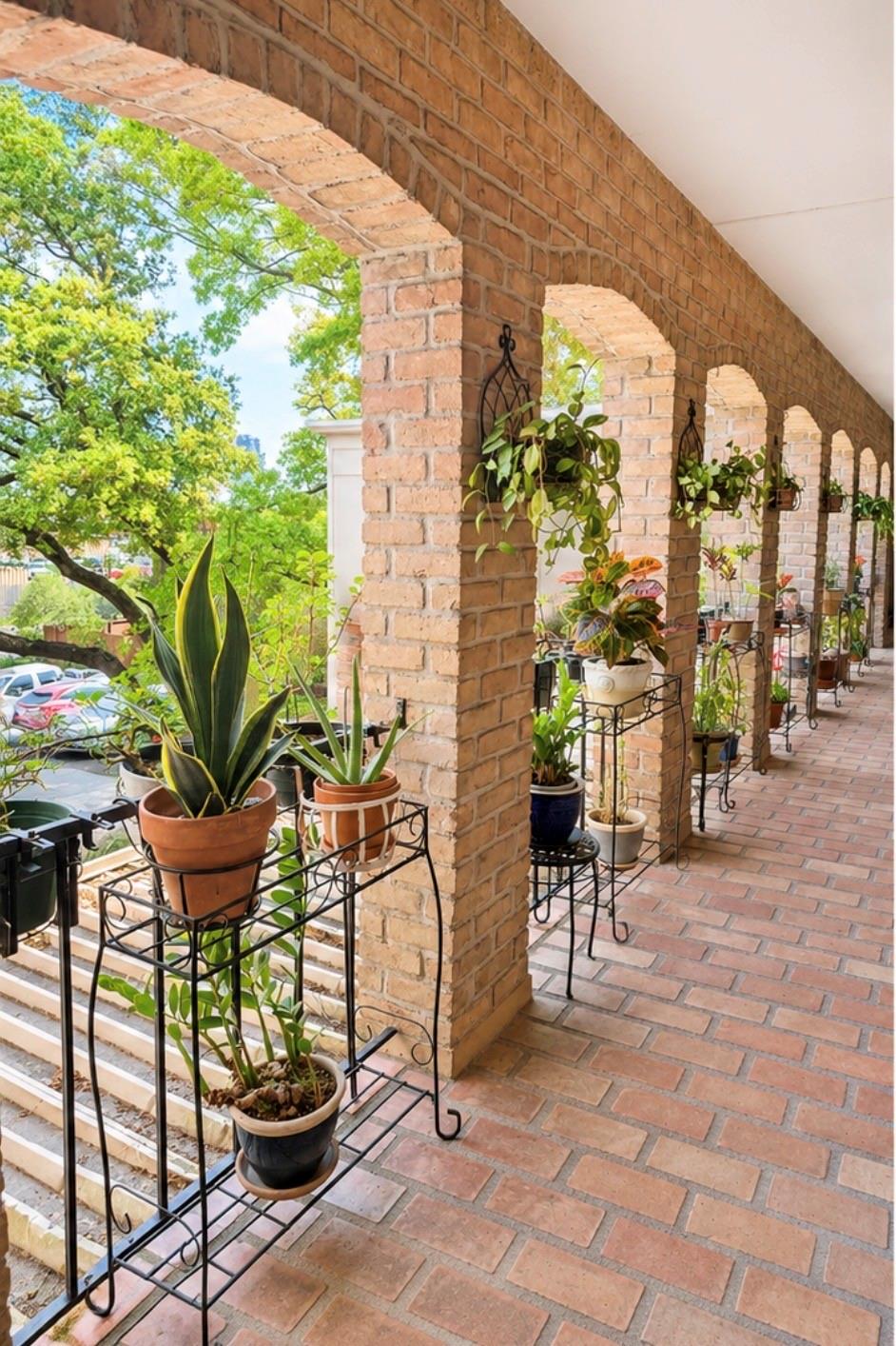 4633 Wild Indigo Street # 555