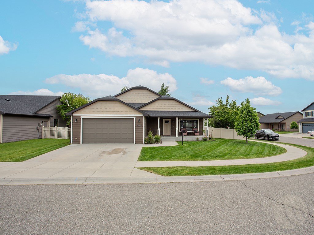 1325 Blackberry Way