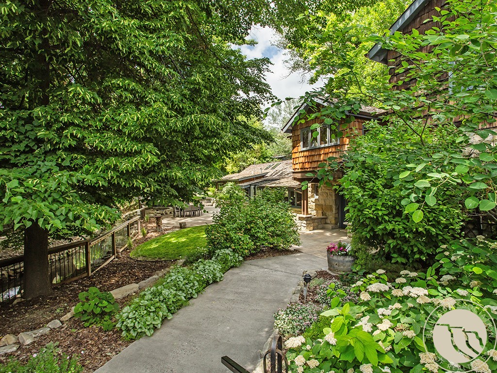 3106 Smokey Lane