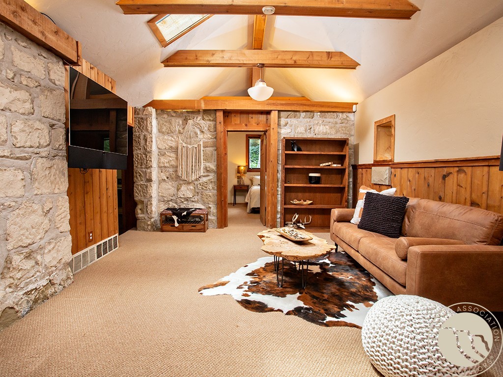3106 Smokey Lane