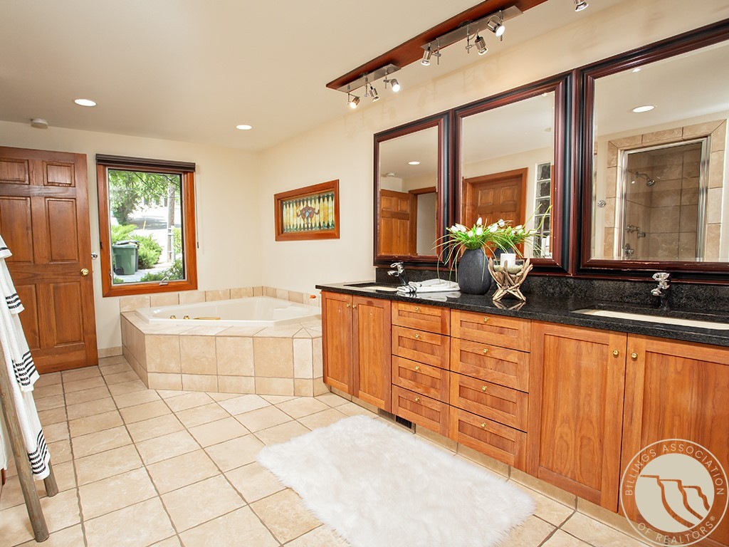 3106 Smokey Lane