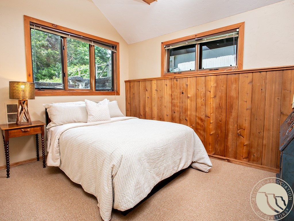 3106 Smokey Lane