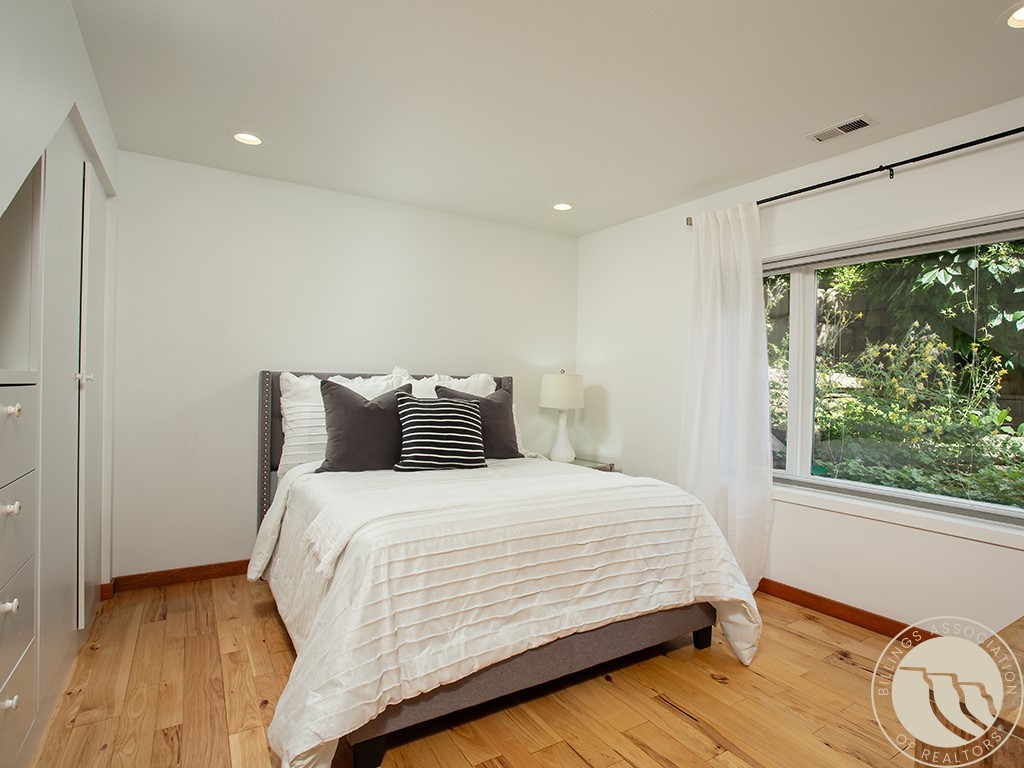 3106 Smokey Lane