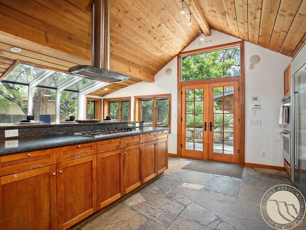 3106 Smokey Lane