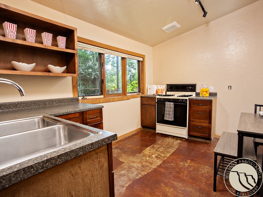 3106 Smokey Lane
