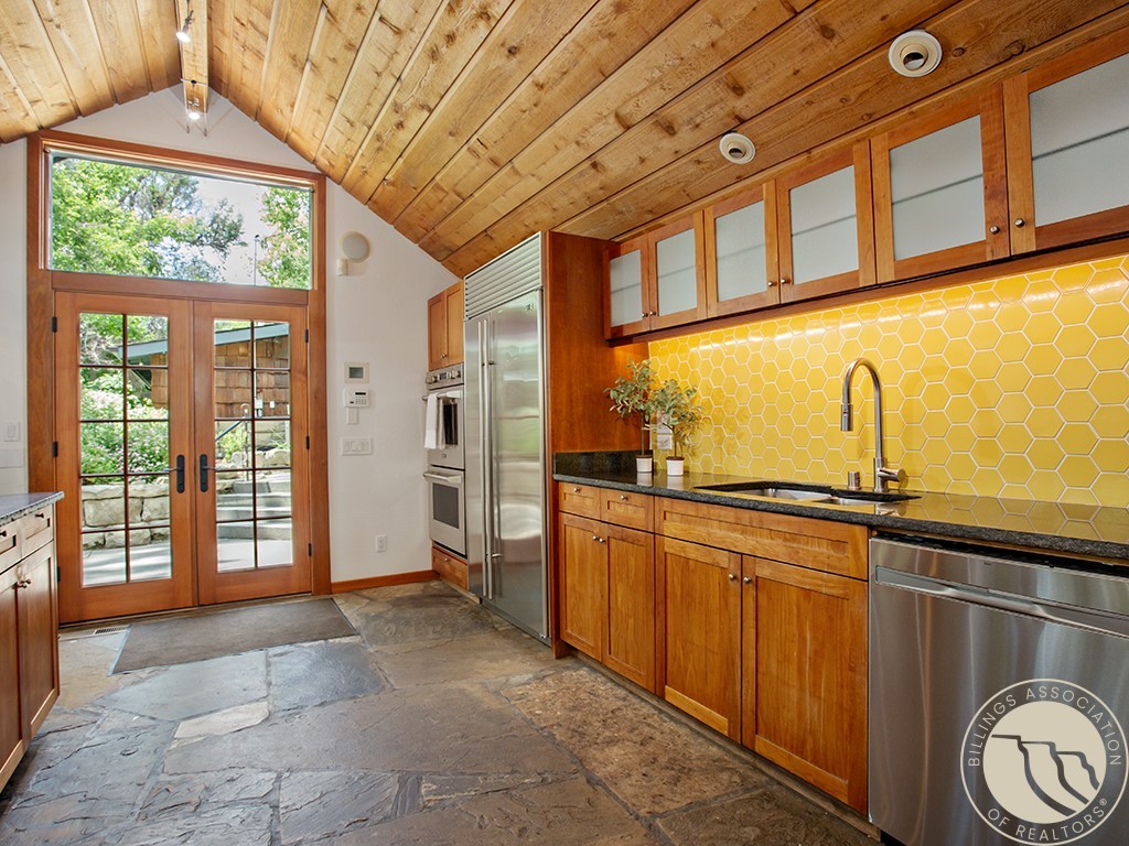 3106 Smokey Lane