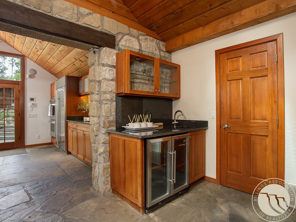 3106 Smokey Lane