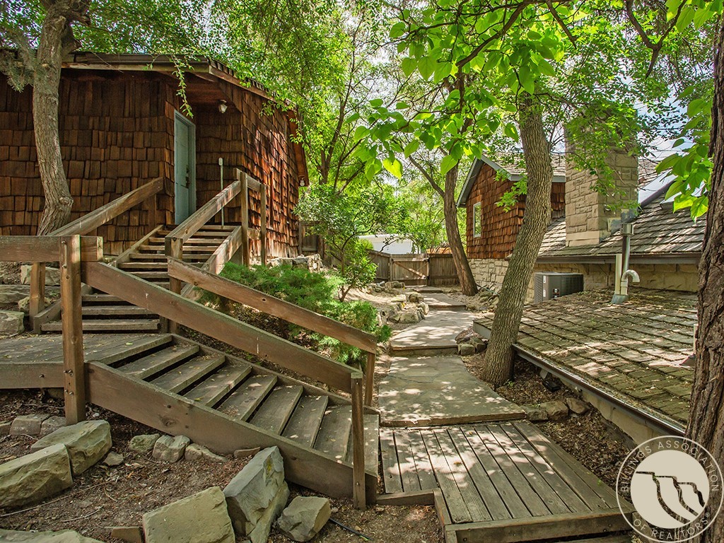 3106 Smokey Lane