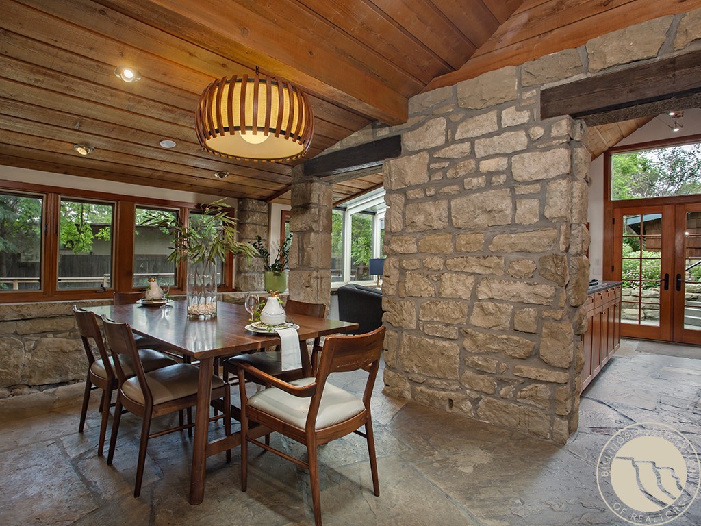 3106 Smokey Lane