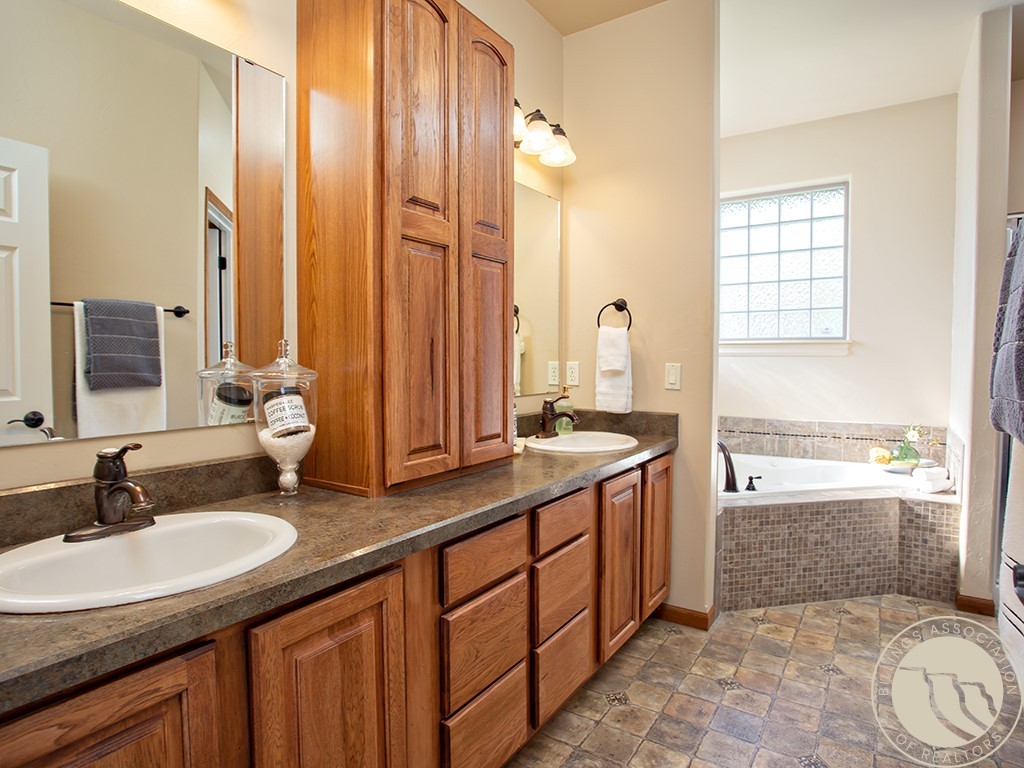 4231 Julaura Ln