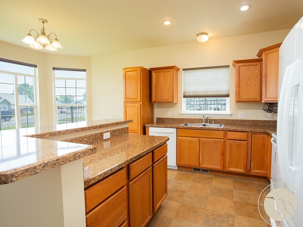 1428 Twin Oaks Dr