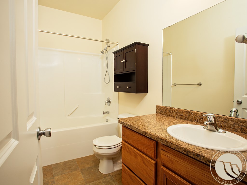 1428 Twin Oaks Dr