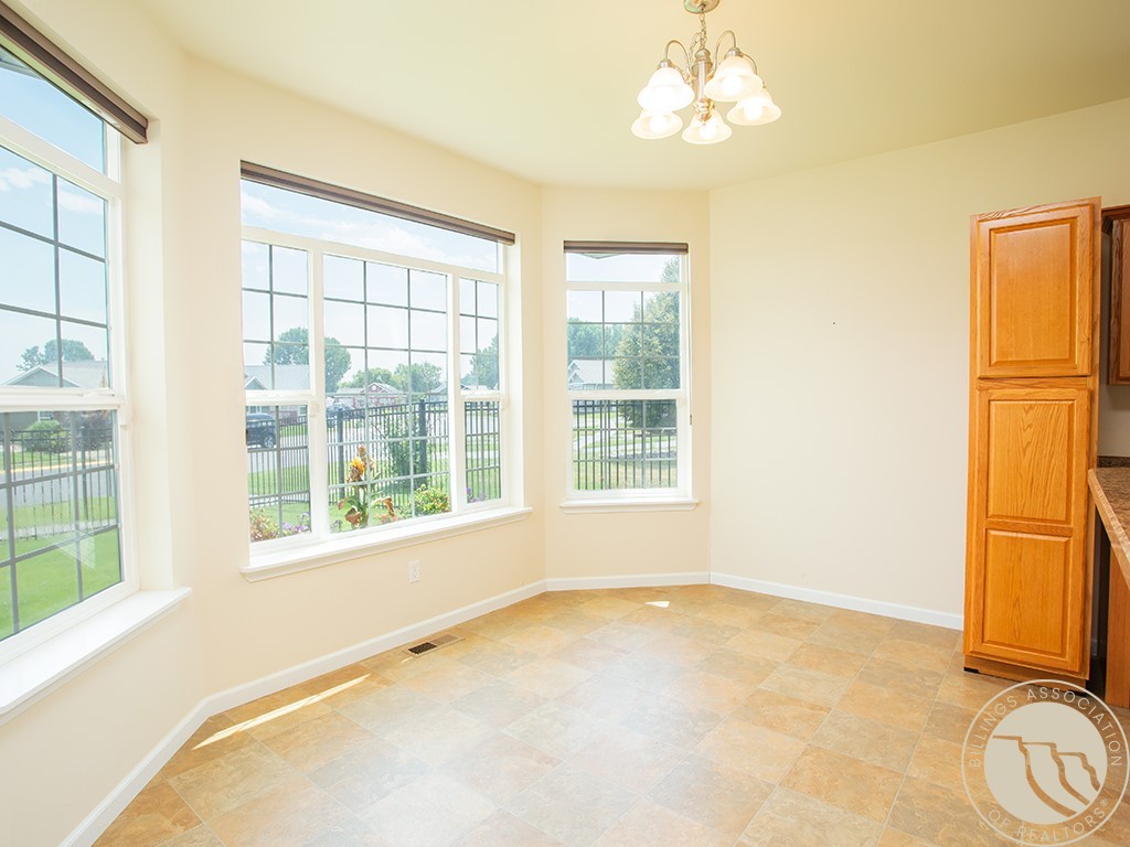 1428 Twin Oaks Dr