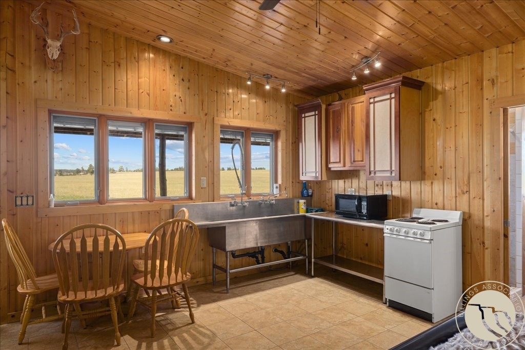 16167 Hwy 12 W