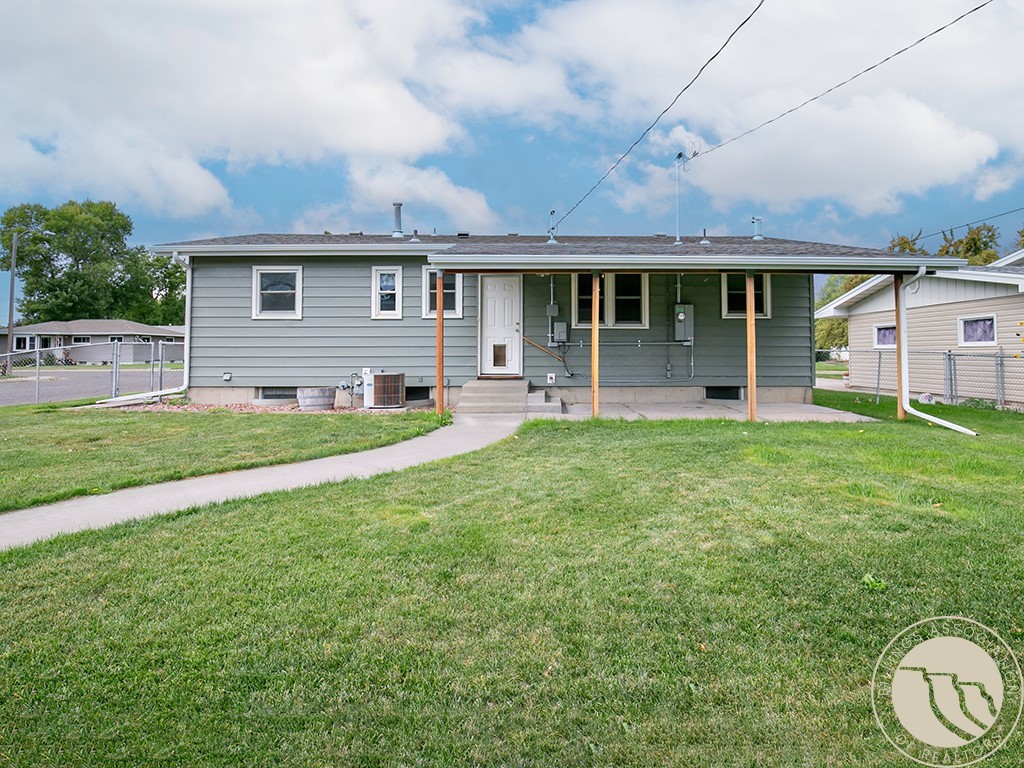 305 17th St W