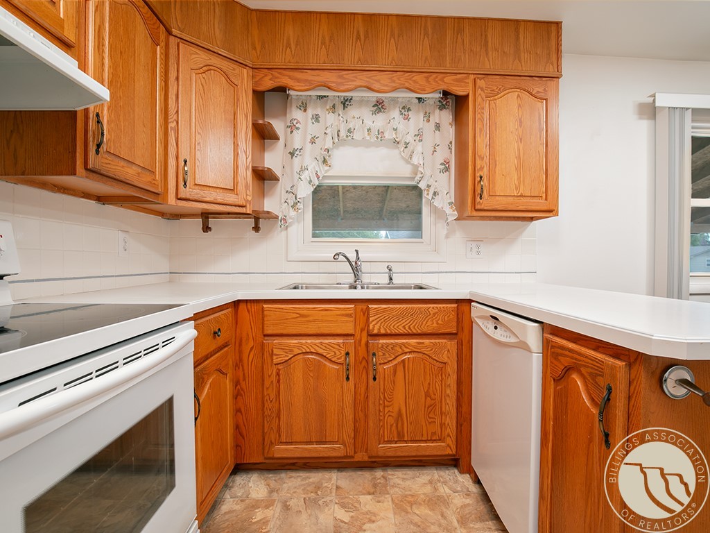 305 17th St W