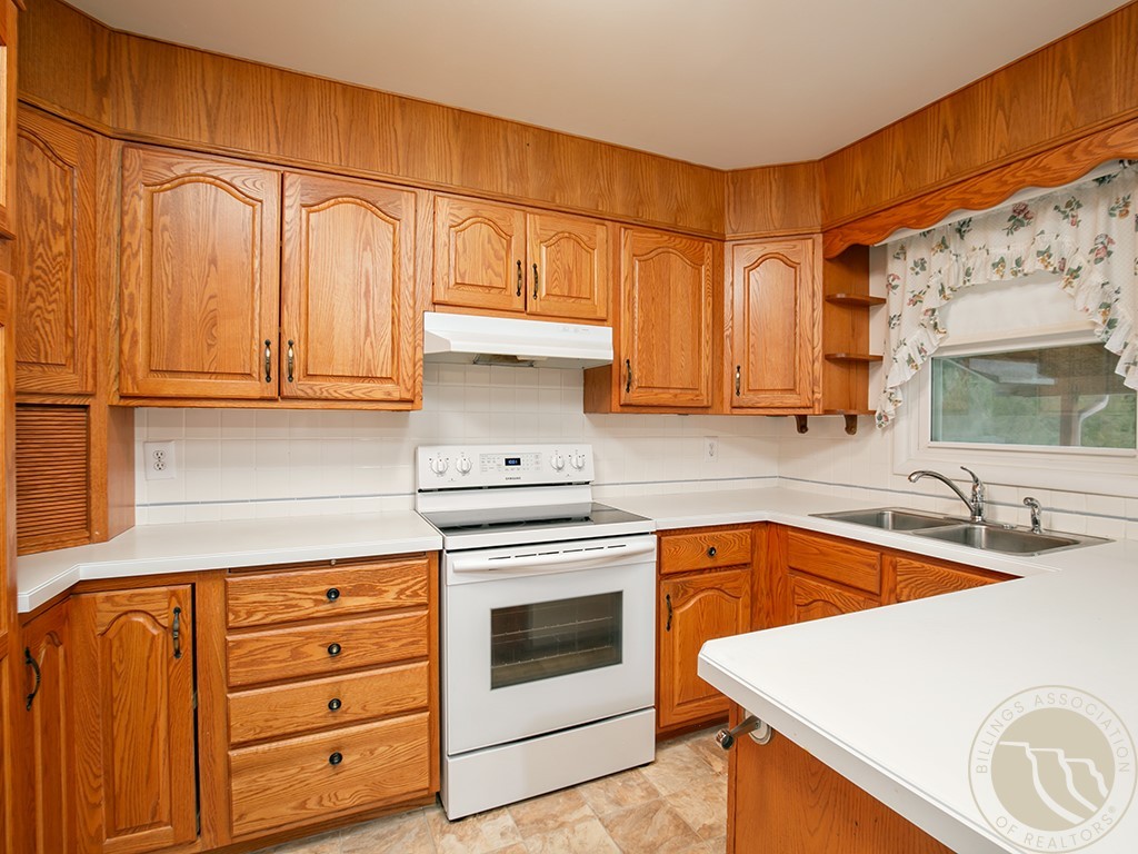 305 17th St W