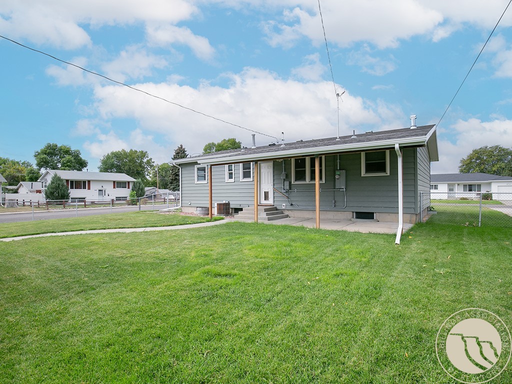 305 17th St W