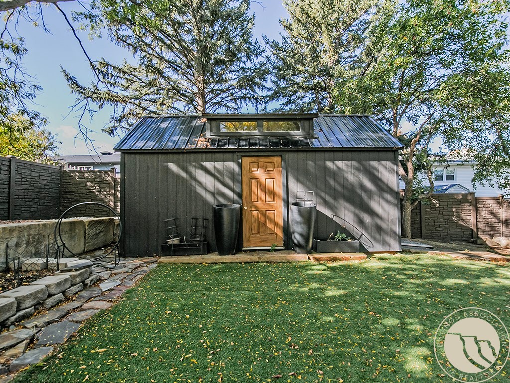 663 Valle Vista Ave