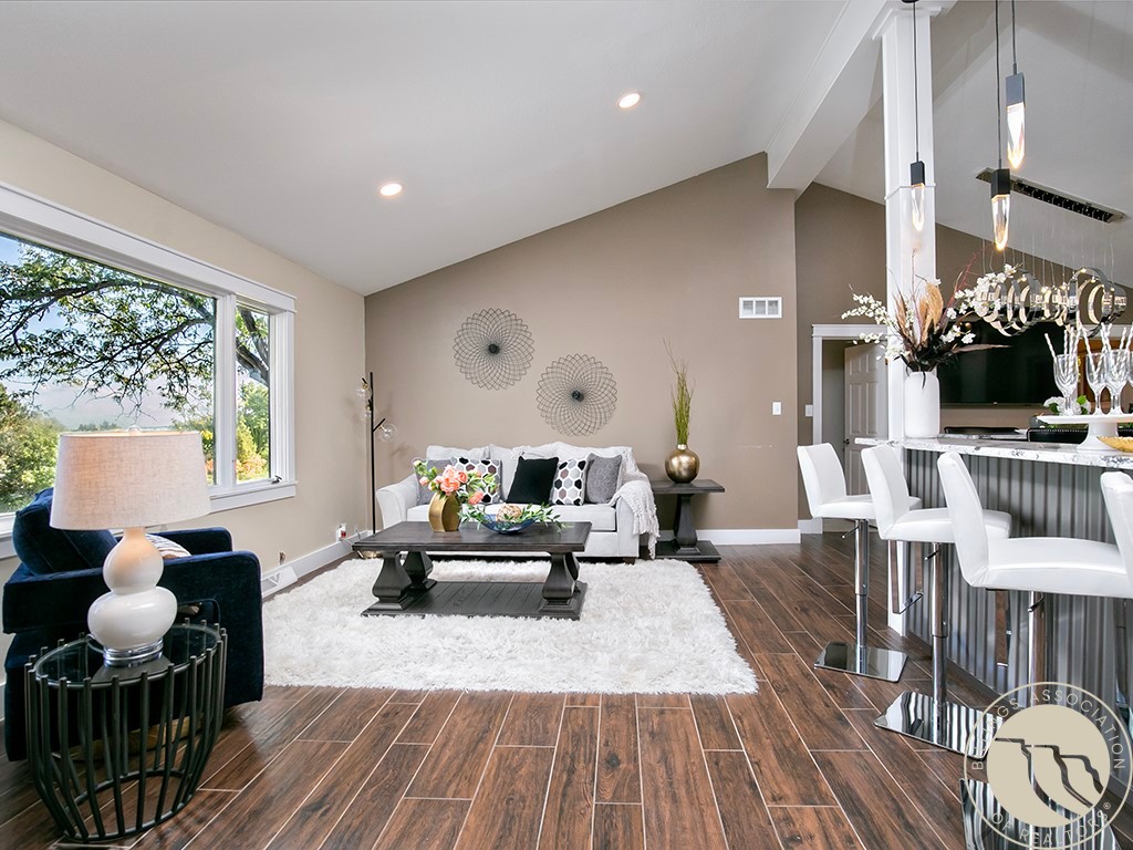 663 Valle Vista Ave
