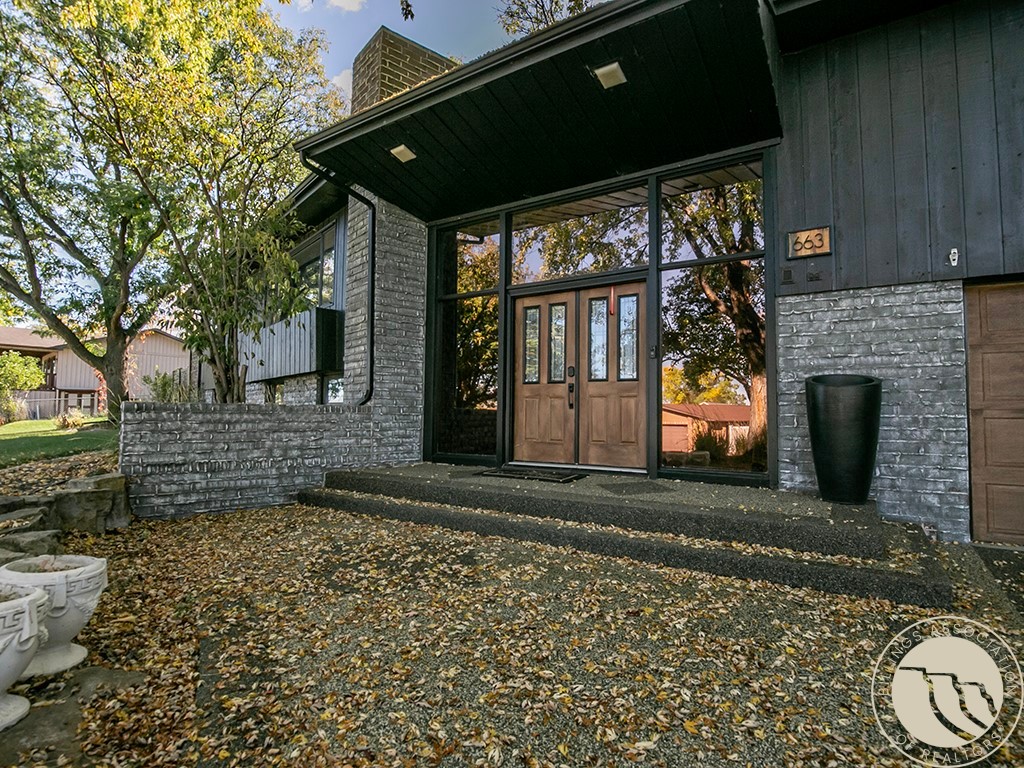 663 Valle Vista Ave