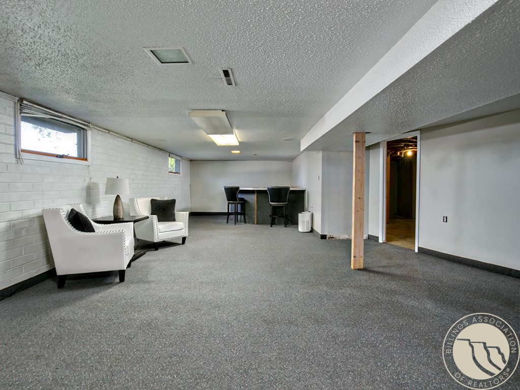663 Valle Vista Ave