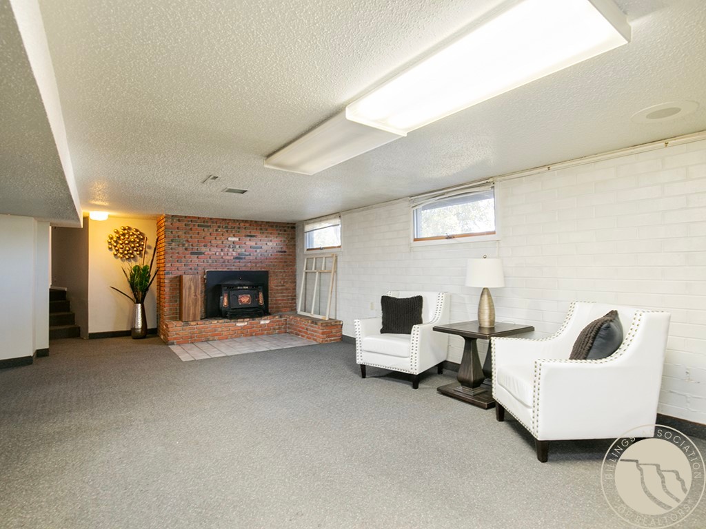 663 Valle Vista Ave