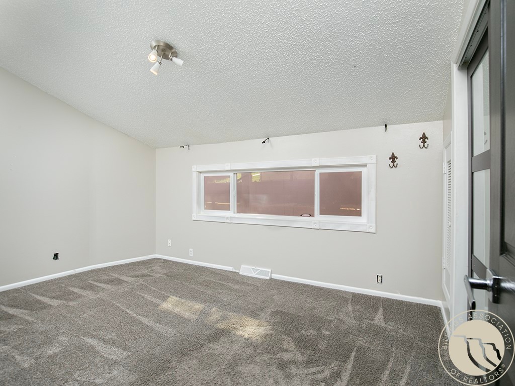 663 Valle Vista Ave