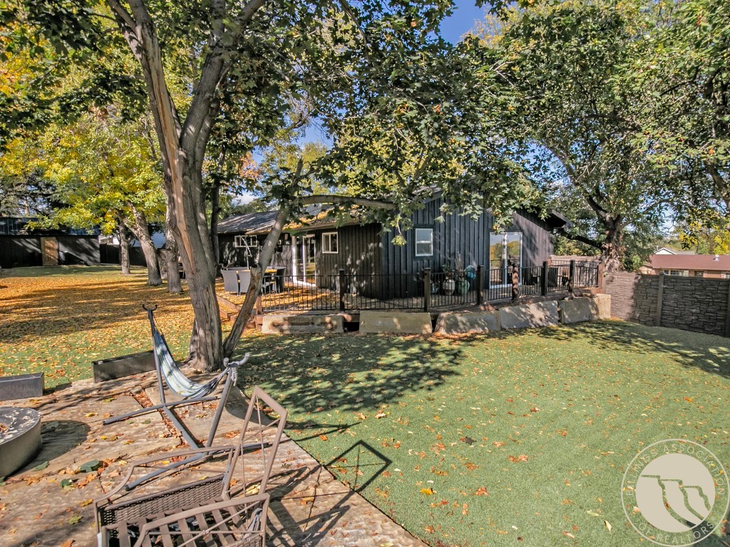 663 Valle Vista Ave