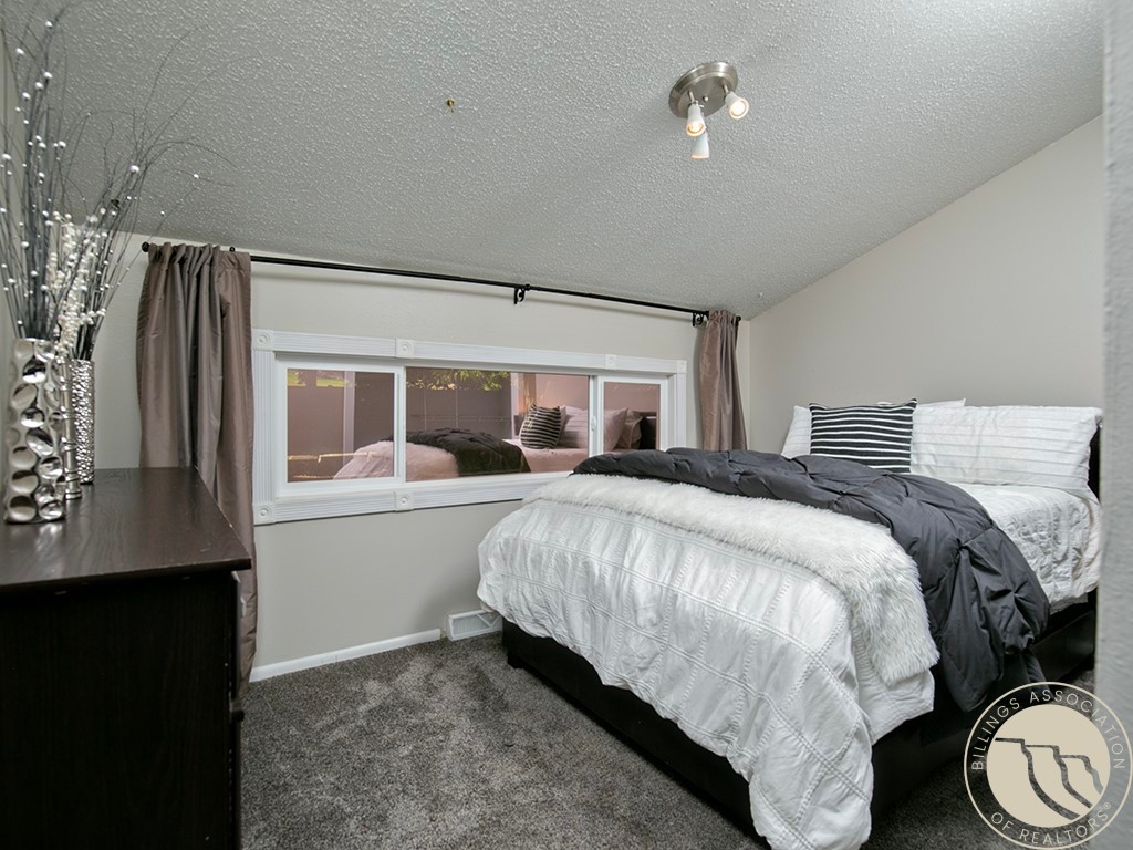 663 Valle Vista Ave