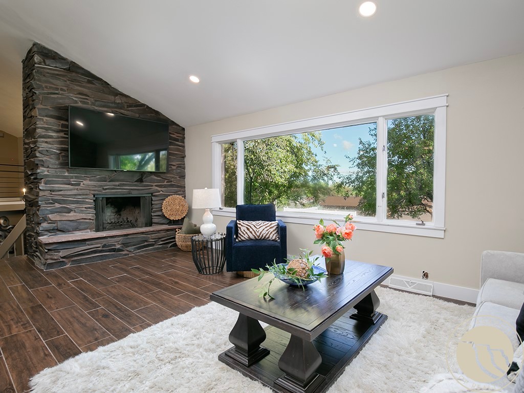 663 Valle Vista Ave