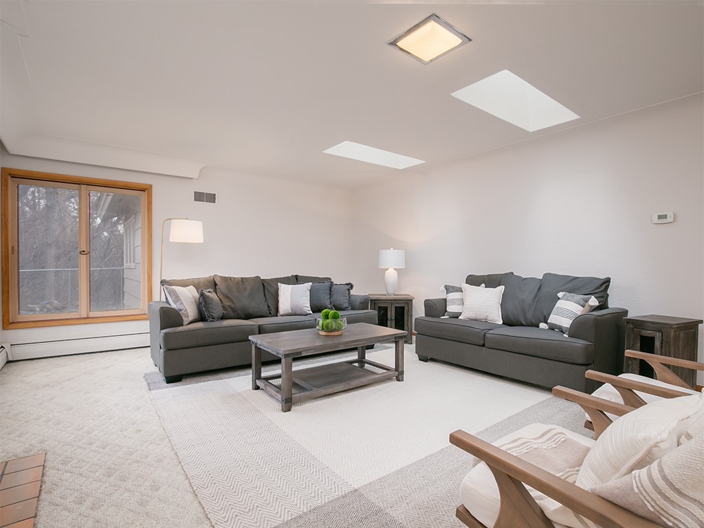 545 Beverly Hill BOULEVARD