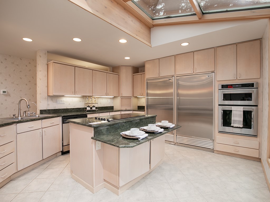 545 Beverly Hill BOULEVARD