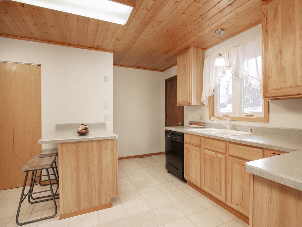 657 Valle Vista AVENUE