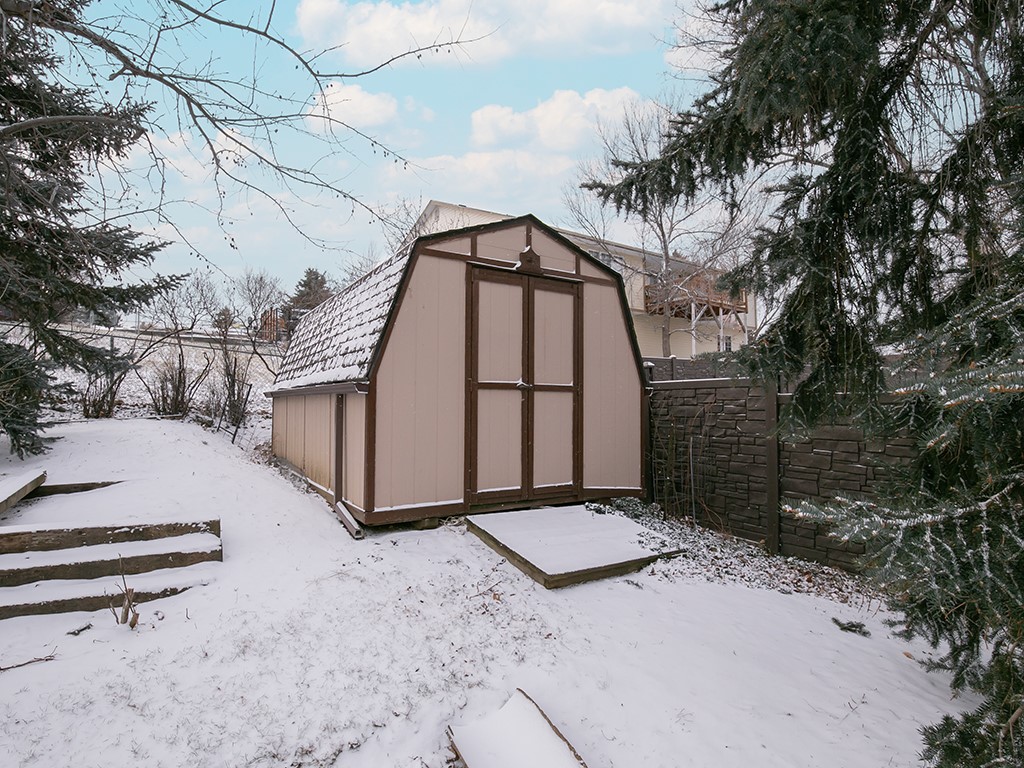 657 Valle Vista AVENUE