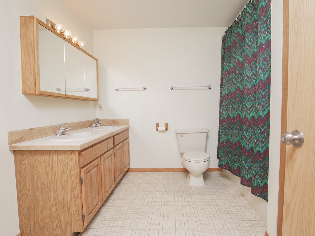 657 Valle Vista AVENUE