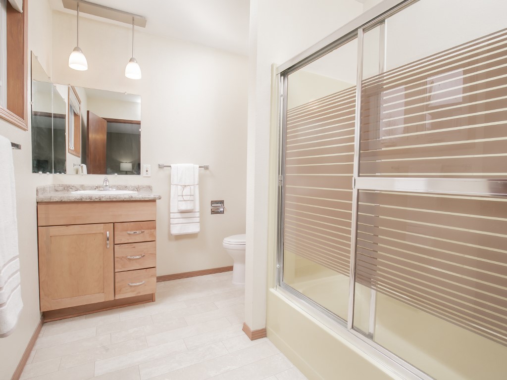 657 Valle Vista AVENUE