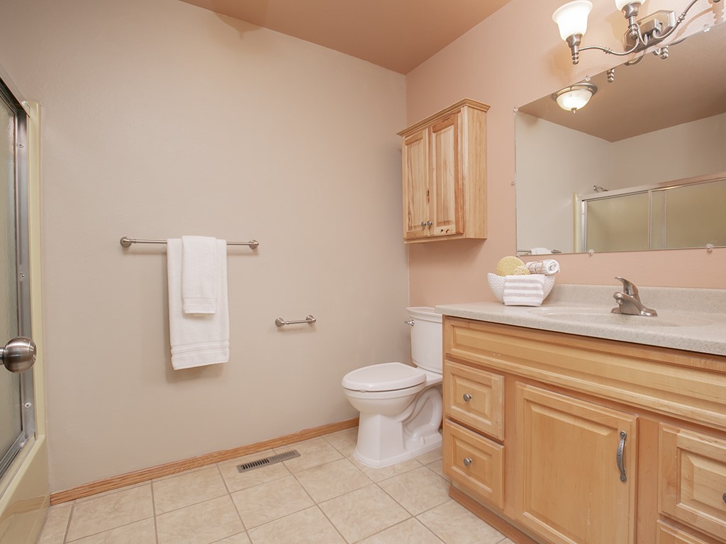 657 Valle Vista AVENUE