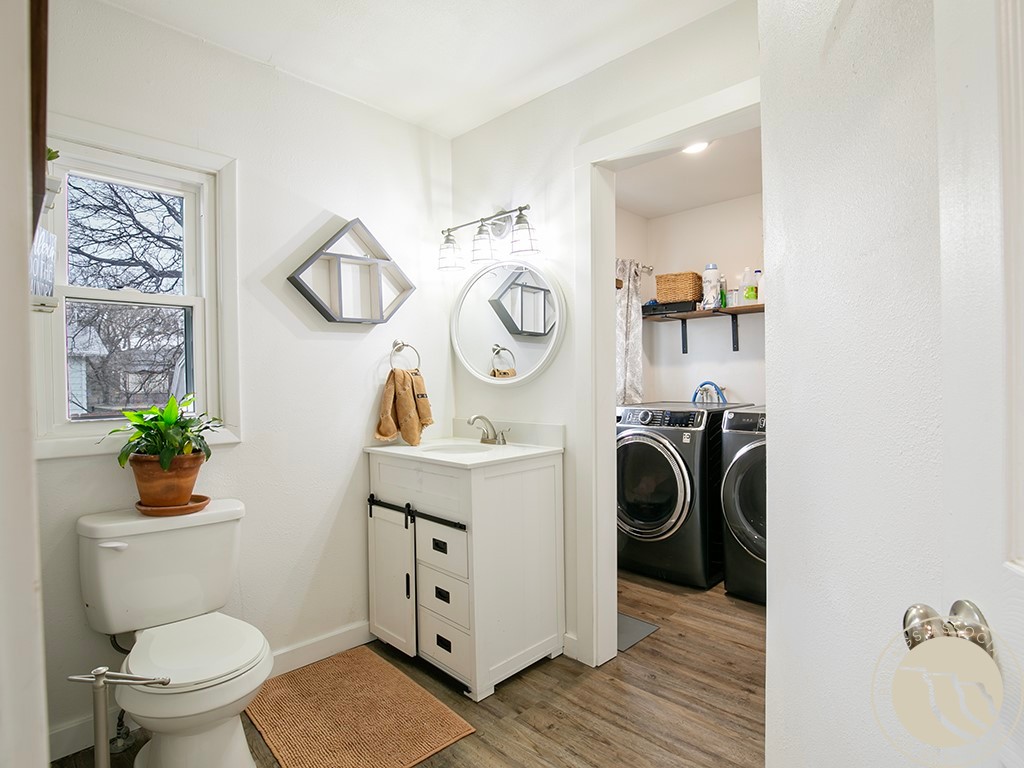 1704 Burlington AVENUE