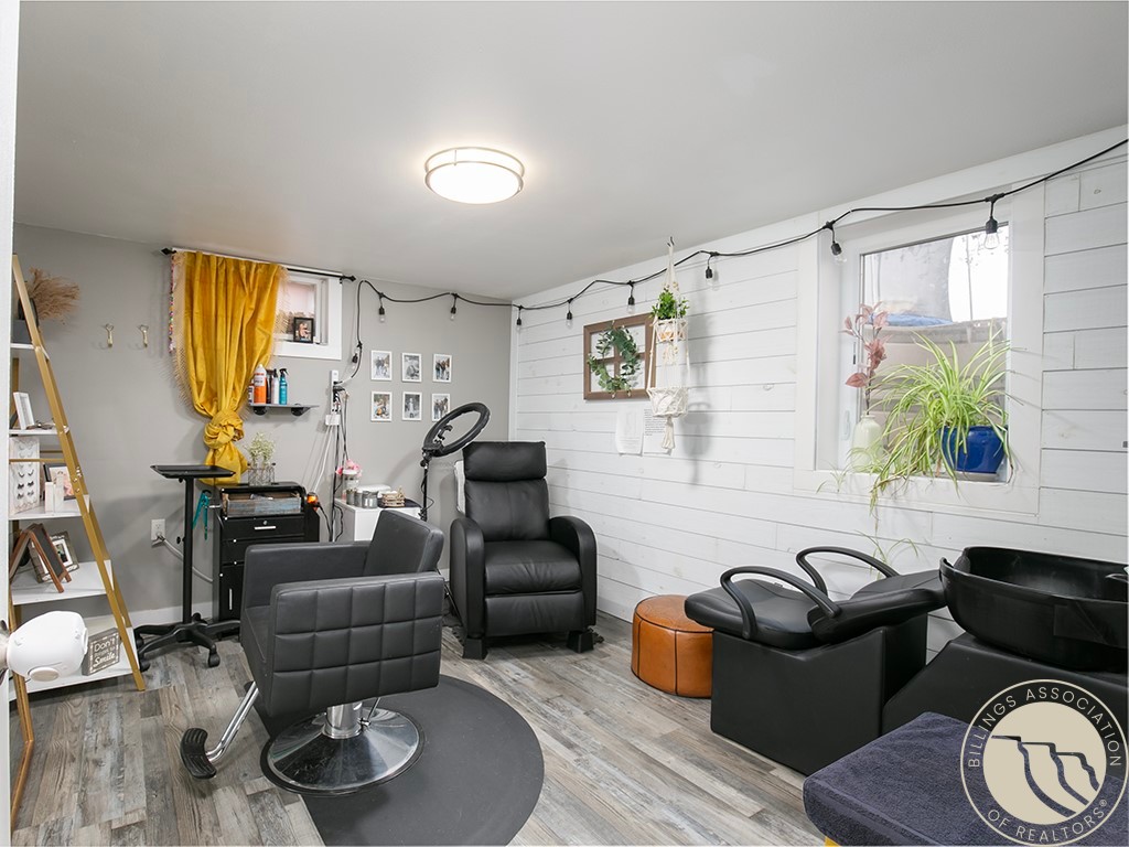 1704 Burlington AVENUE