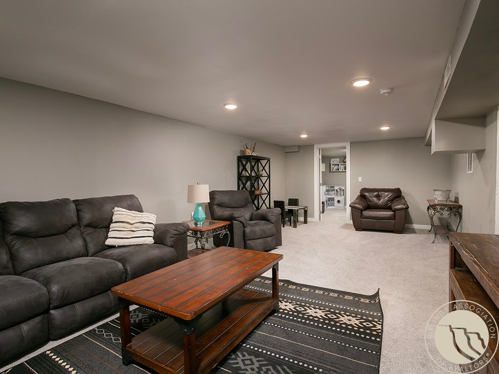 1704 Burlington AVENUE