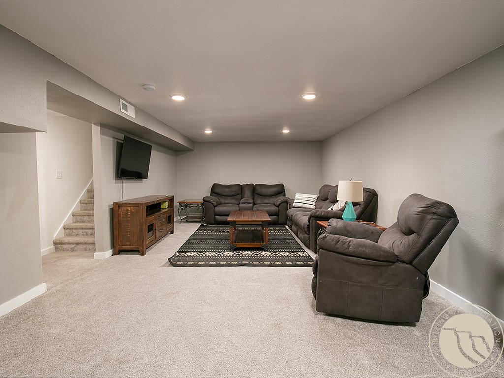 1704 Burlington AVENUE