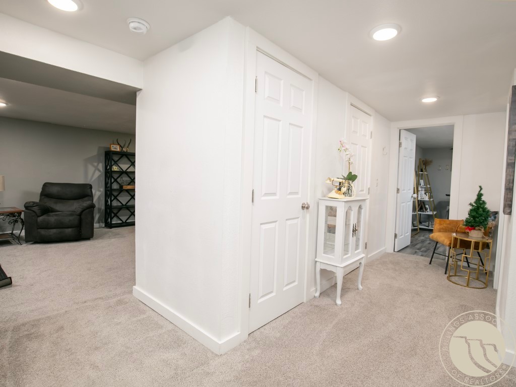 1704 Burlington AVENUE